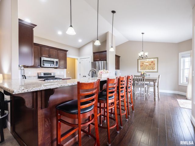 11224 N Sycamore Creek Drive, Dunlap, IL 61525