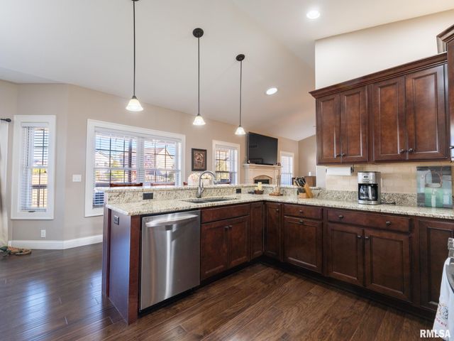 11224 N Sycamore Creek Drive, Dunlap, IL 61525