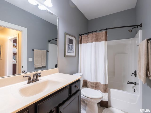 11224 N Sycamore Creek Drive, Dunlap, IL 61525