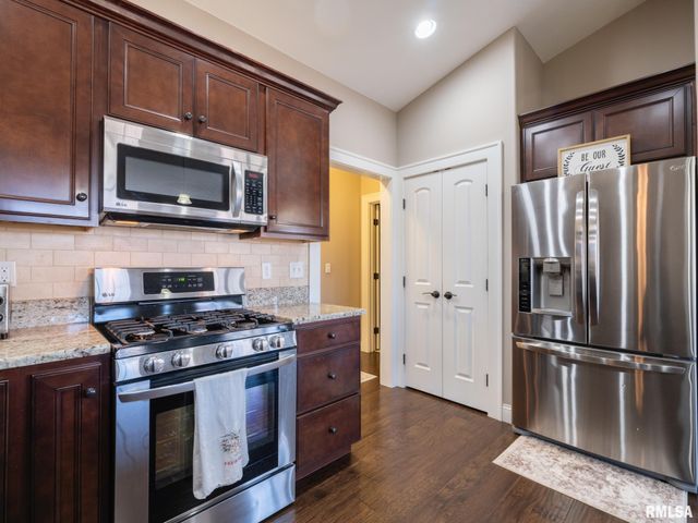 11224 N Sycamore Creek Drive, Dunlap, IL 61525