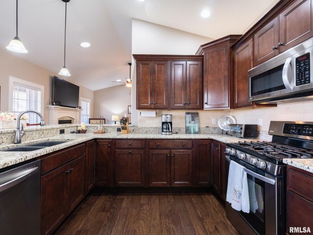 11224 N Sycamore Creek Drive, Dunlap, IL 61525