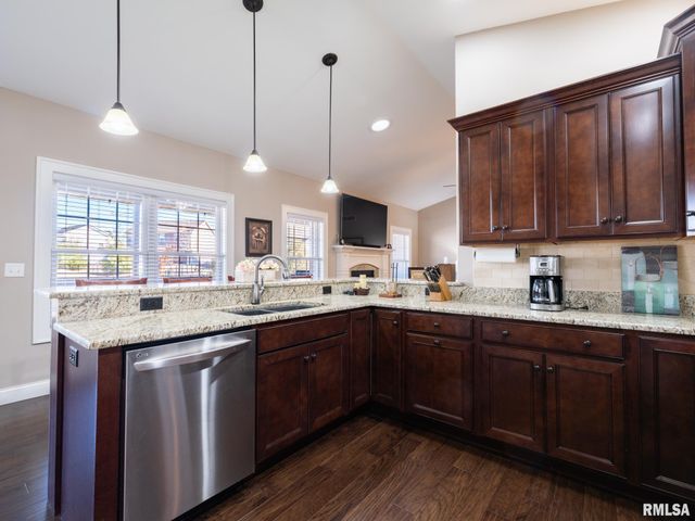 11224 N Sycamore Creek Drive, Dunlap, IL 61525