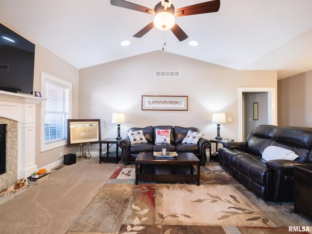 11224 N Sycamore Creek Drive, Dunlap, IL 61525