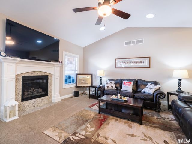 11224 N Sycamore Creek Drive, Dunlap, IL 61525