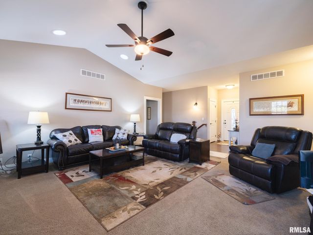 11224 N Sycamore Creek Drive, Dunlap, IL 61525