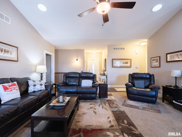 11224 N Sycamore Creek Drive, Dunlap, IL 61525