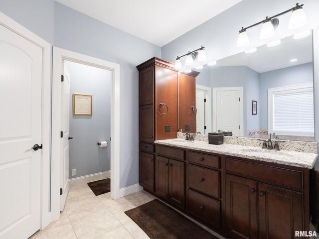 11224 N Sycamore Creek Drive, Dunlap, IL 61525