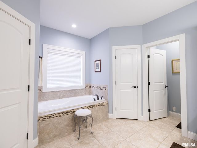 11224 N Sycamore Creek Drive, Dunlap, IL 61525