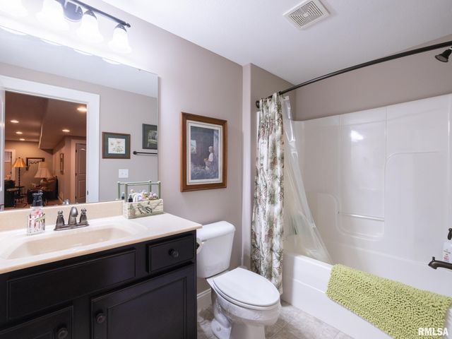 11224 N Sycamore Creek Drive, Dunlap, IL 61525