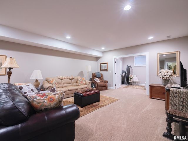 11224 N Sycamore Creek Drive, Dunlap, IL 61525