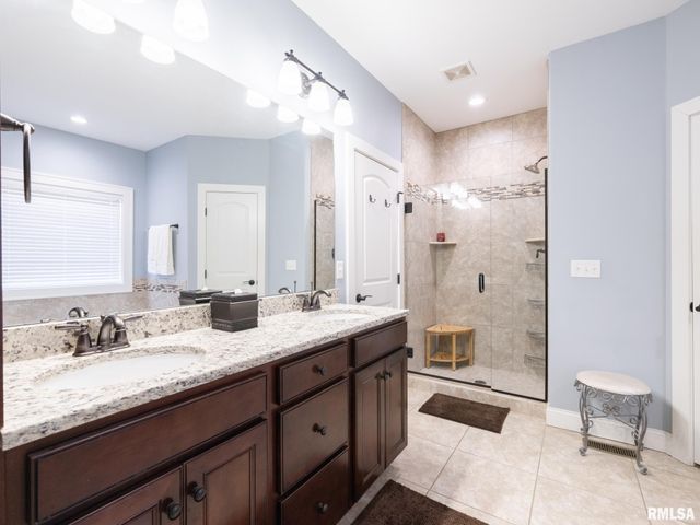 11224 N Sycamore Creek Drive, Dunlap, IL 61525