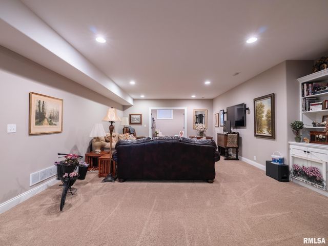 11224 N Sycamore Creek Drive, Dunlap, IL 61525