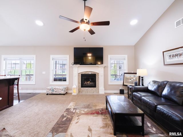 11224 N Sycamore Creek Drive, Dunlap, IL 61525