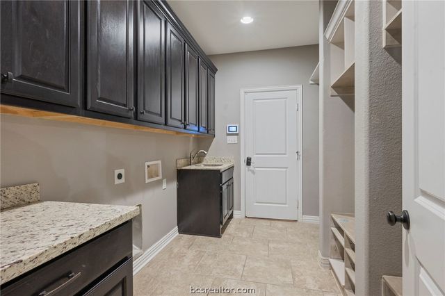 4100 Wallaceshire Avenue, College Station, TX 77845