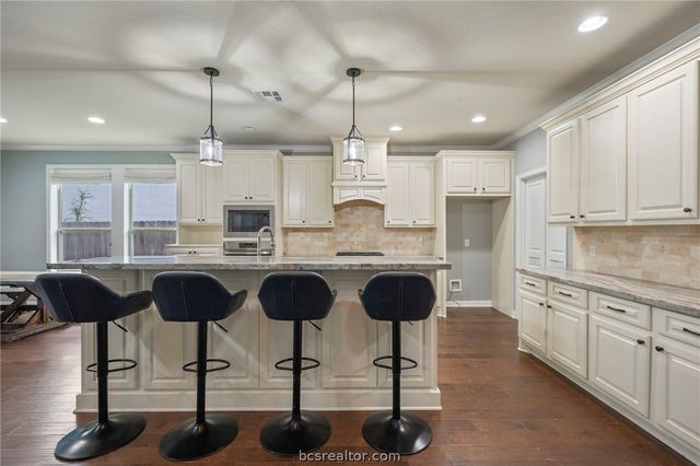 4100 Wallaceshire Avenue, College Station, TX 77845