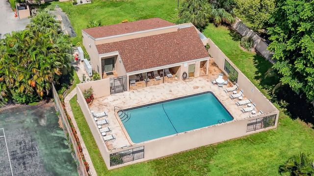 1061 NW 13th Street 2, Boca Raton, FL 33486