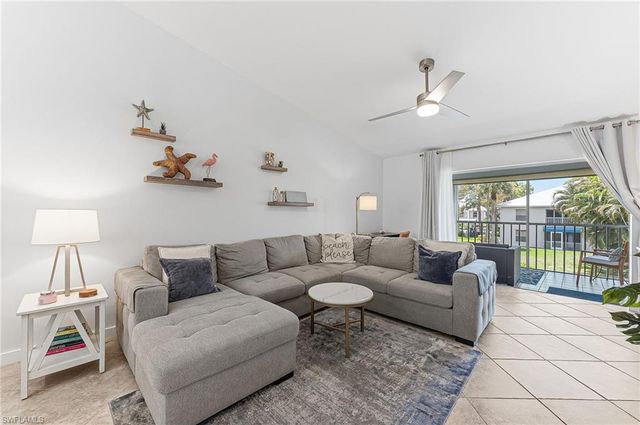 887 Gulf Pavilion DR 203, Naples, FL 34108