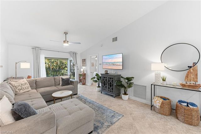 887 Gulf Pavilion DR 203, Naples, FL 34108