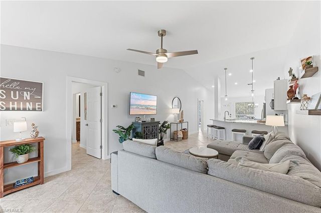 887 Gulf Pavilion DR 203, Naples, FL 34108
