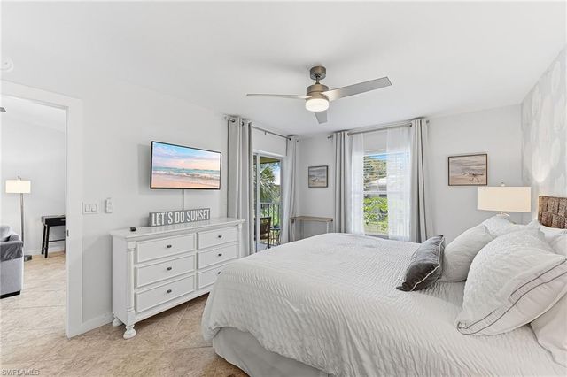 887 Gulf Pavilion DR 203, Naples, FL 34108
