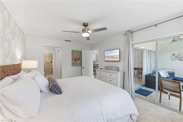 887 Gulf Pavilion DR 203, Naples, FL 34108