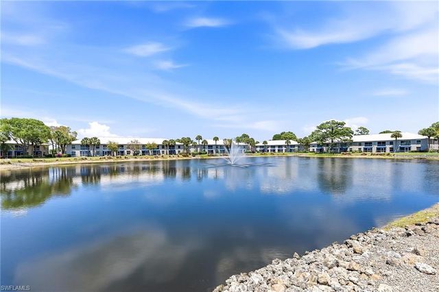 887 Gulf Pavilion DR 203, Naples, FL 34108