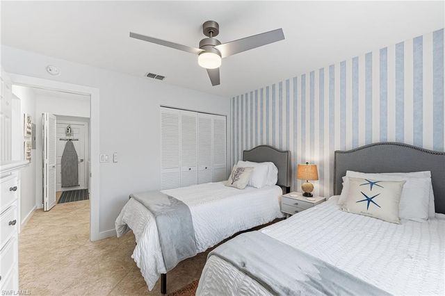 887 Gulf Pavilion DR 203, Naples, FL 34108