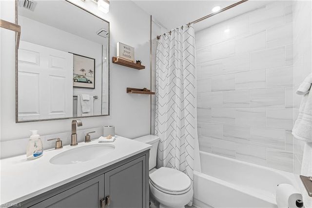 887 Gulf Pavilion DR 203, Naples, FL 34108