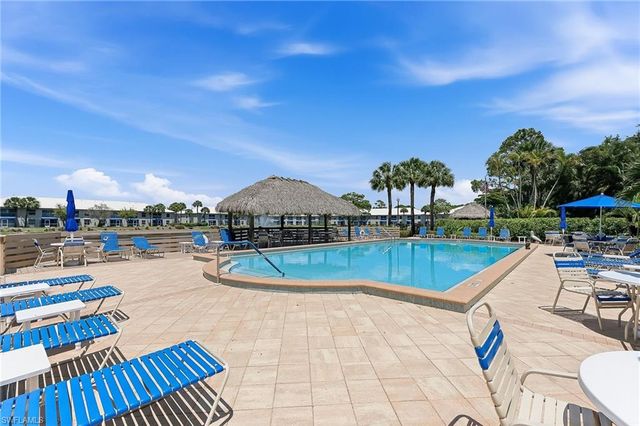 887 Gulf Pavilion DR 203, Naples, FL 34108