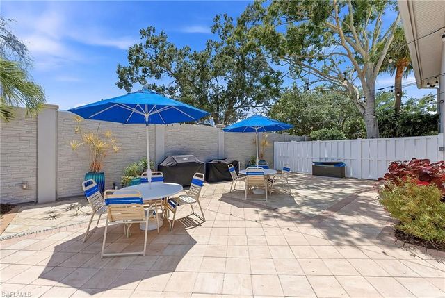 887 Gulf Pavilion DR 203, Naples, FL 34108