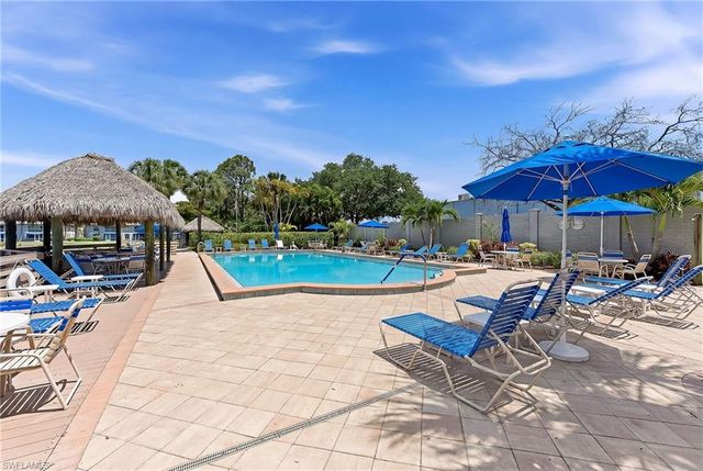 887 Gulf Pavilion DR 203, Naples, FL 34108