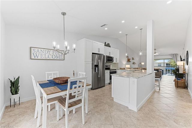 887 Gulf Pavilion DR 203, Naples, FL 34108