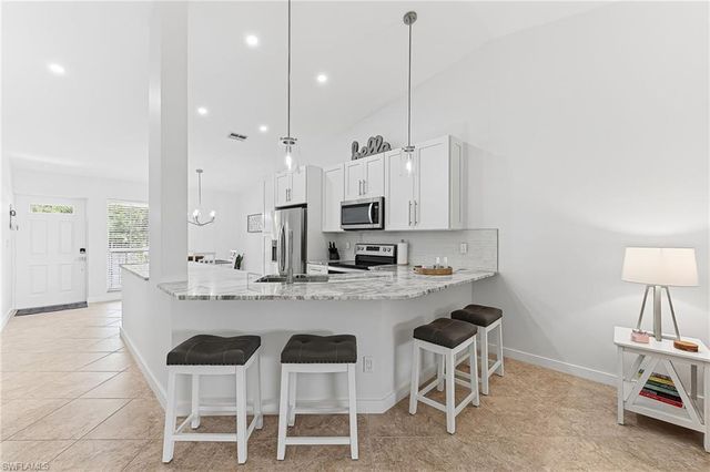 887 Gulf Pavilion DR 203, Naples, FL 34108
