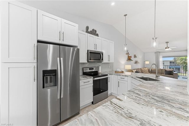887 Gulf Pavilion DR 203, Naples, FL 34108