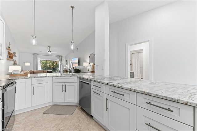 887 Gulf Pavilion DR 203, Naples, FL 34108