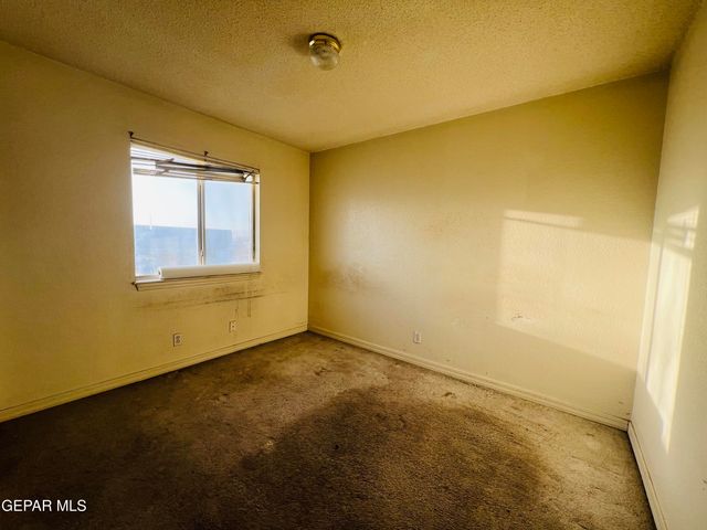 1243 JOHN PHELAN Drive, El Paso, TX 79936