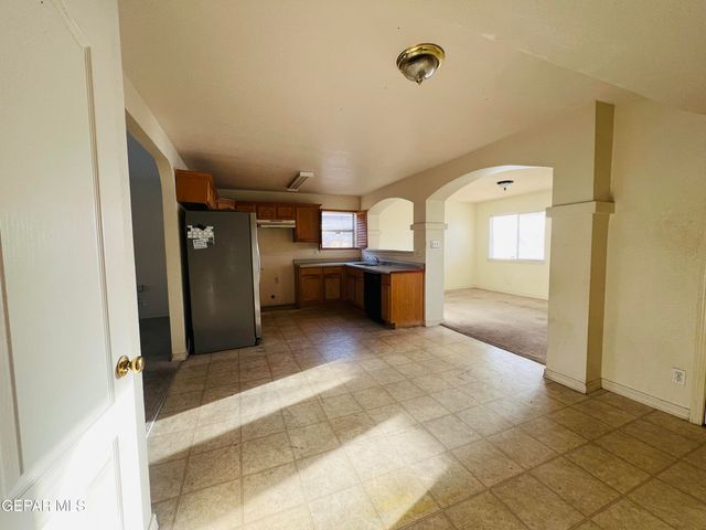 1243 JOHN PHELAN Drive, El Paso, TX 79936