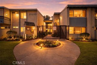 21800 Schoenborn Street 215, Canoga Park (los Angeles), CA 91304