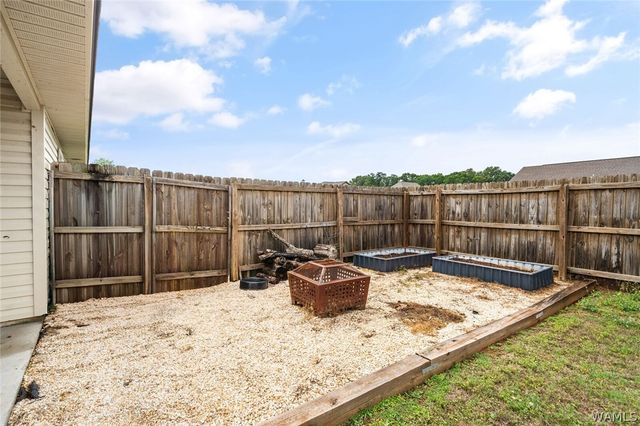 16400 Cherokee Bend, Moundville, AL 35474