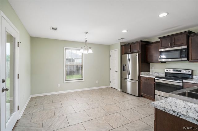 16400 Cherokee Bend, Moundville, AL 35474