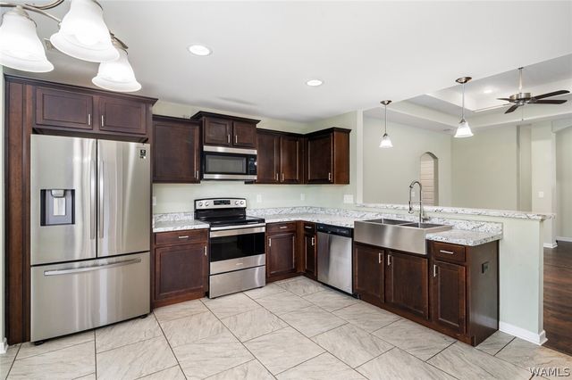 16400 Cherokee Bend, Moundville, AL 35474