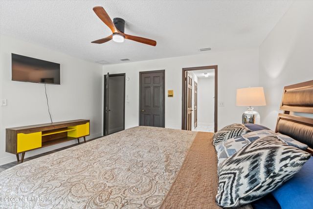 836 MANDALAY Road, Jacksonville, FL 32216