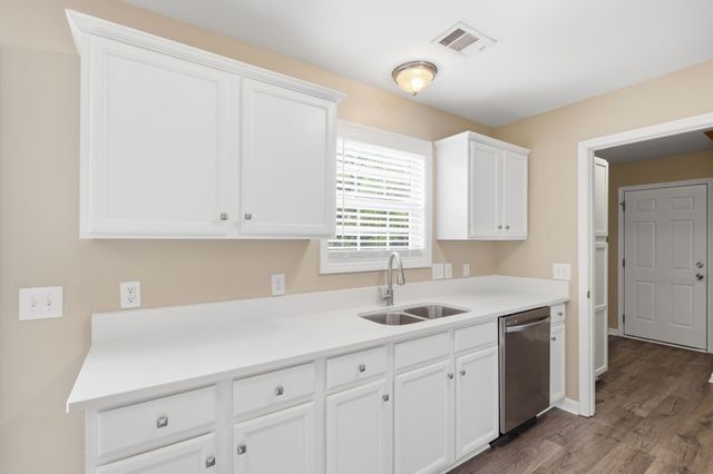 106 Cambridge Dr, Gallatin, TN 37066