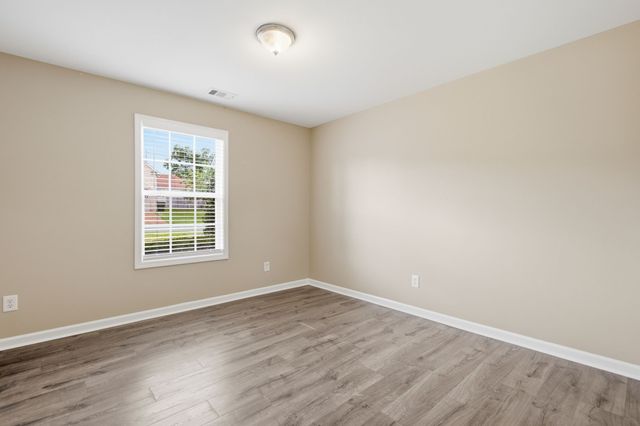 106 Cambridge Dr, Gallatin, TN 37066