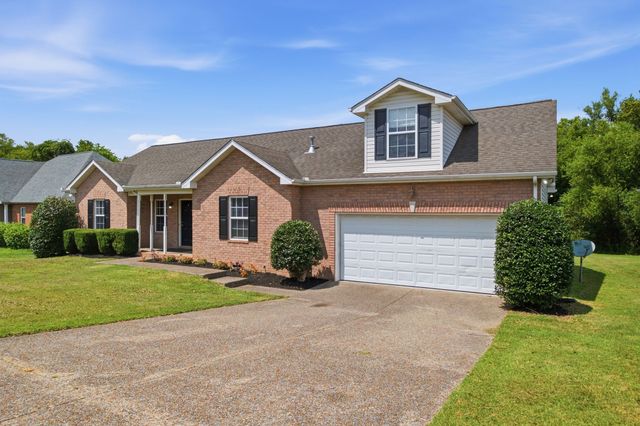 106 Cambridge Dr, Gallatin, TN 37066