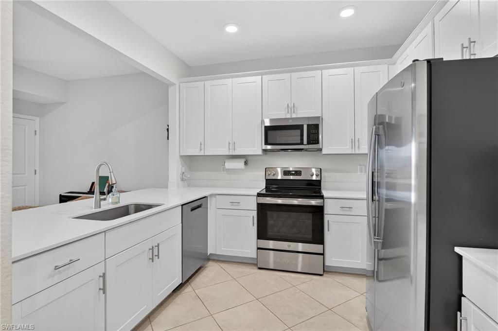 2821 Citrus ST, NAPLES, FL 34120 — photo 4