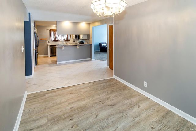 5866 Jeffrey Lane, Newburgh, IN 47630