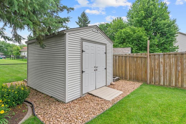 3901 Foxglove Court N, Brooklyn Park, MN 55443
