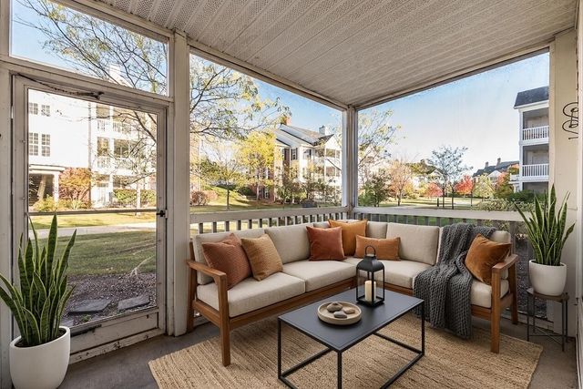 922 W Summerfield Glen Circle, Ann Arbor, MI 48103