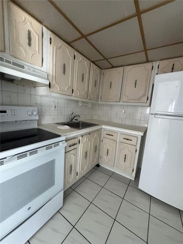 8425 Harding Ave 6, Miami Beach, FL 33141